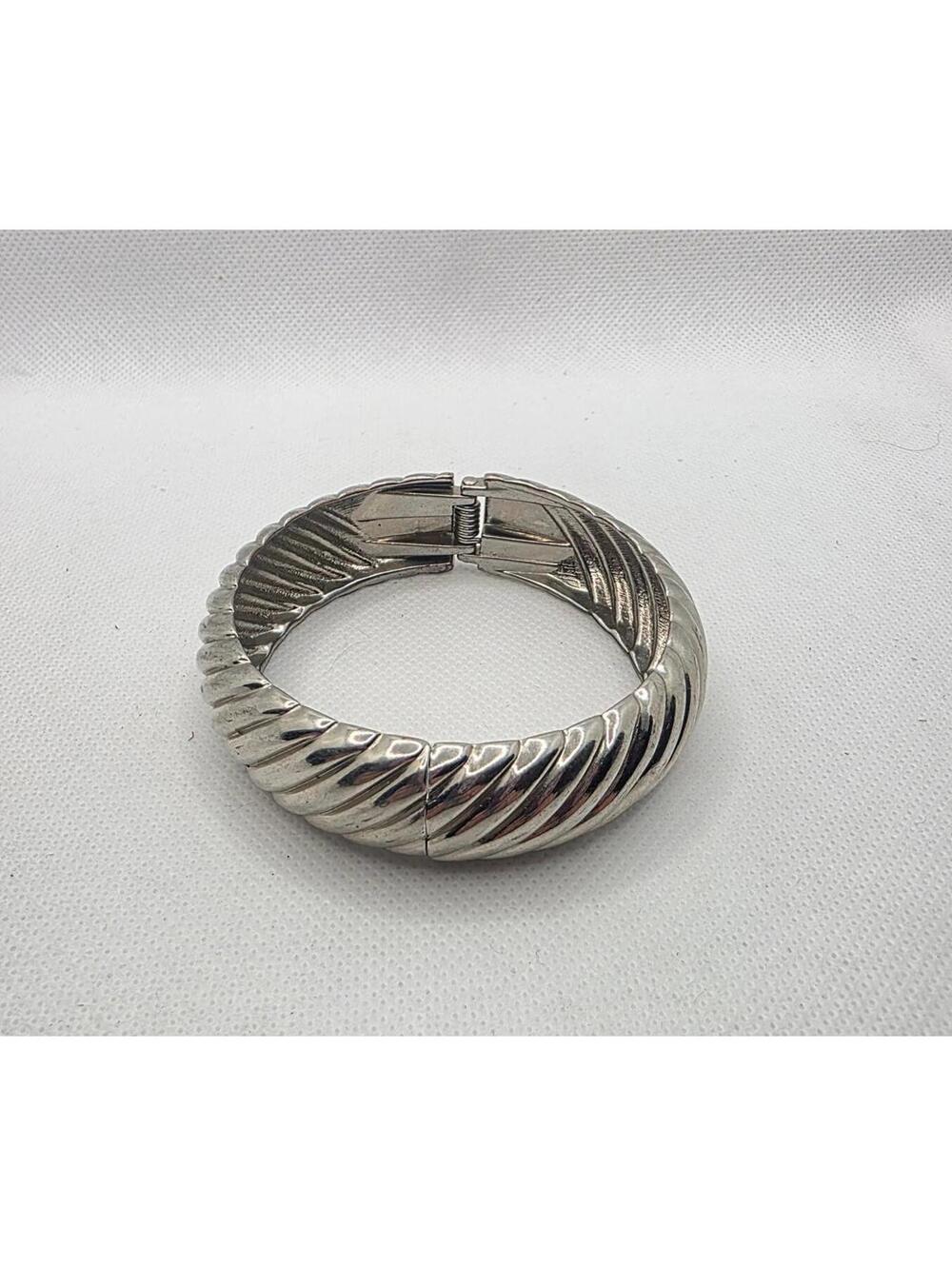 1990s Vintage Silver-Tone Ribbed Hinged Bangle Southwestern Bracelet - Picture 3 of 4